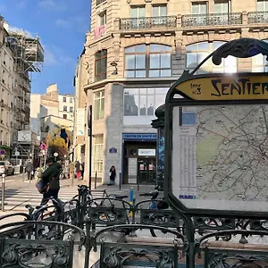 Ideally Located And Atypical In Parigi